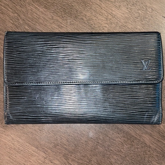 Louis Vuitton Black Epi long Tri-fold wallet